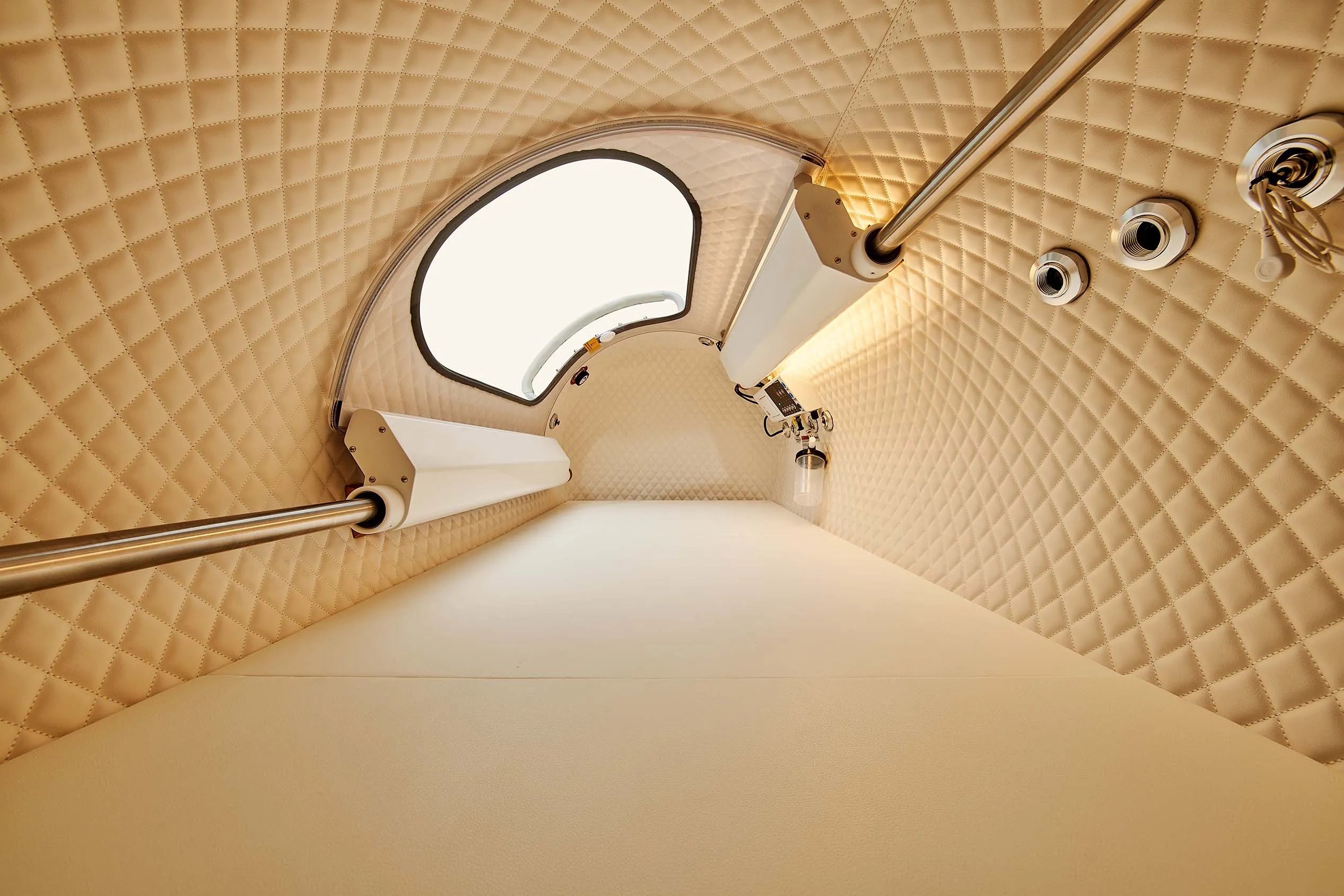 34 Inches Hard Shell 2.5 ATA Hyperbaric Oxygen Chamber